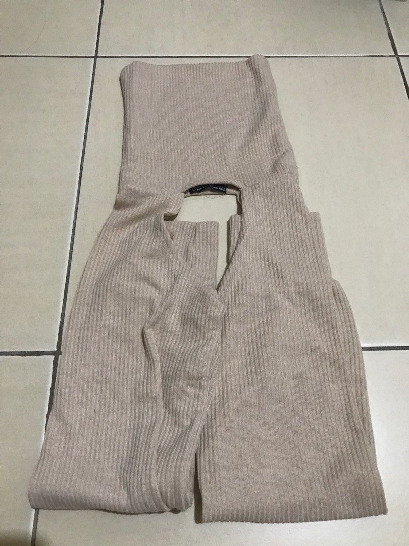 Zara Arm Hugger (Category: Others Tops) located in Antipolo. Submitted by random.findss (Listing ID 1208790061, Image 3). Description: RFS: does not fit.