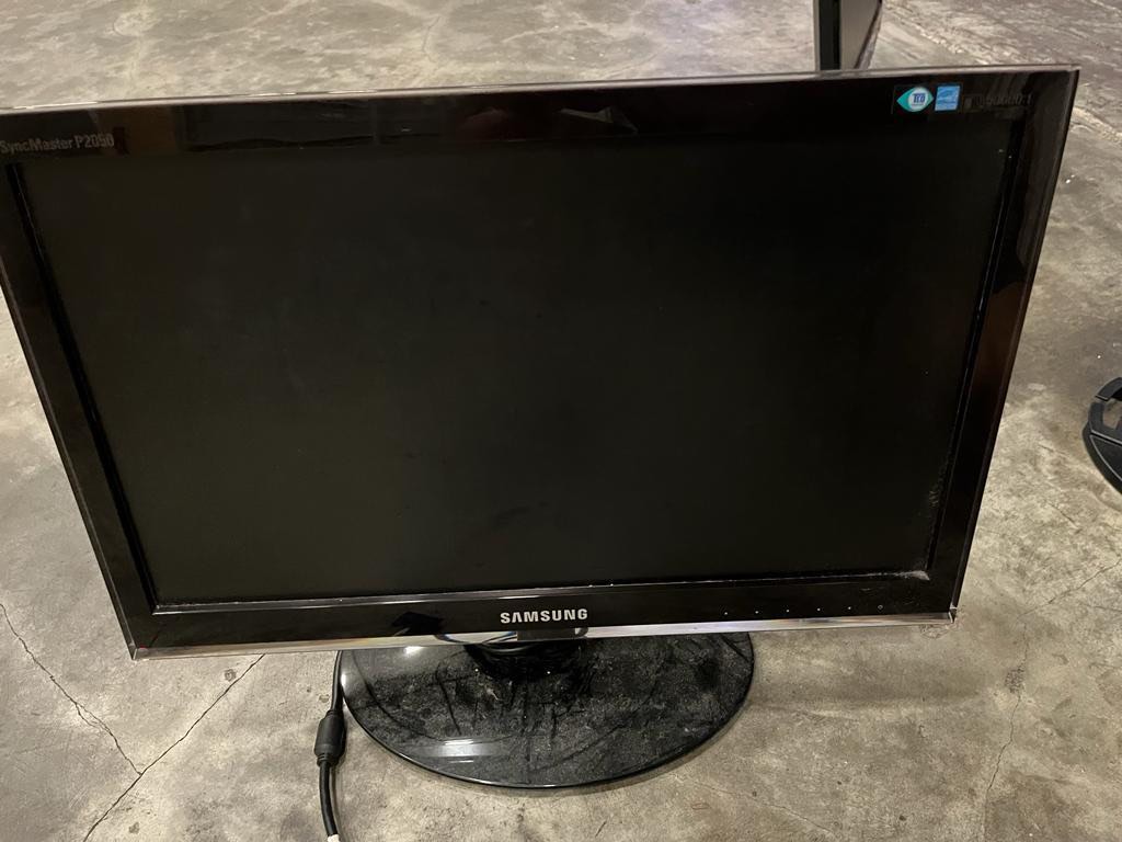19”Lcd monitor, Computers & Tech, Desktops on Carousell
