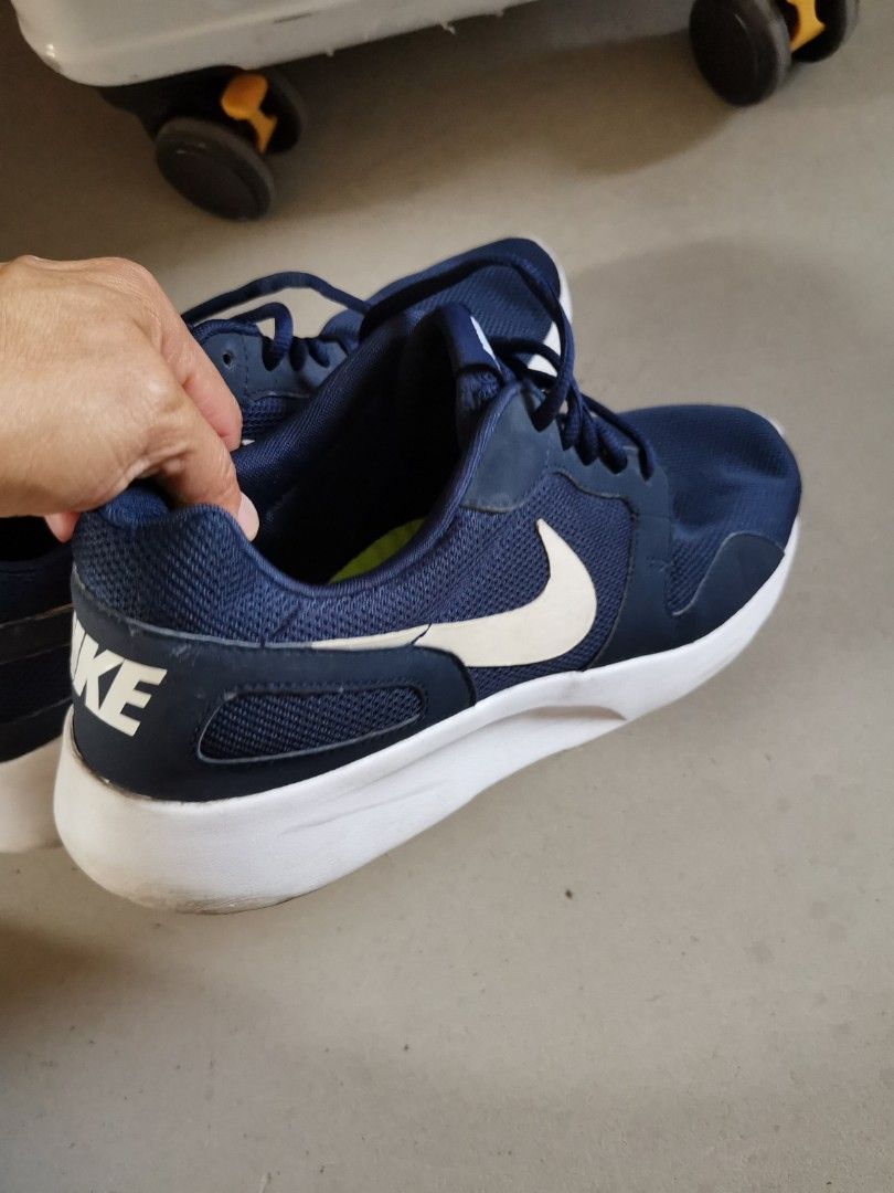 Activewear, Nike running shoe for over pronation, Men's Fashion