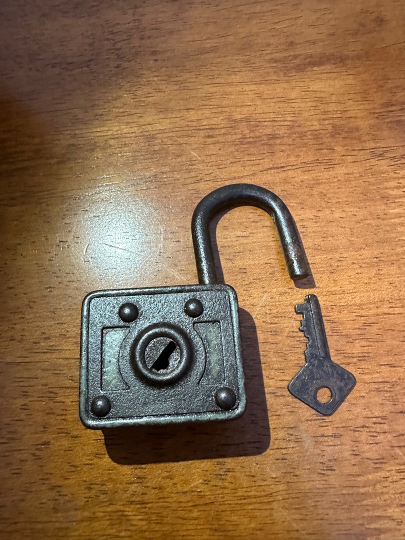Antique Padlock (Working) / Padlock Kunci Antik, Hobbies & Toys