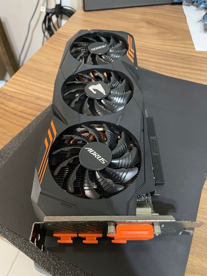 Aorus 1070 top