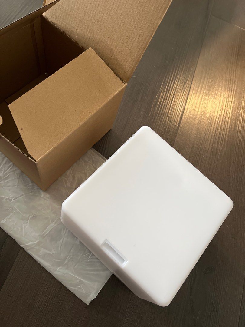 Aroma Diffuser (Category: Air Purifiers & Dehumidifiers) located in Singapore. Submitted by gerstuffs (Listing ID 1208969806, Image 1). Description: No brand but it’s BNIB. Never used before..