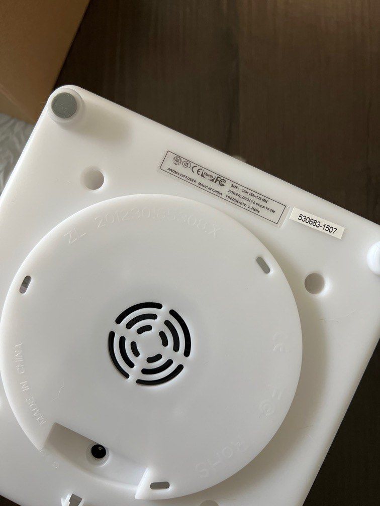 Aroma Diffuser (Category: Air Purifiers & Dehumidifiers) located in Singapore. Submitted by gerstuffs (Listing ID 1208969806, Image 3). Description: No brand but it’s BNIB. Never used before..