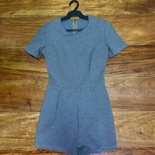 (Category: ) located in . Submitted by beeswardrobe (Listing ID 1209010284, Image 1). Description: .