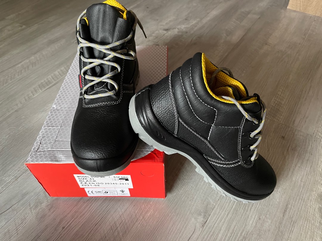 Brand New Honeywell Safety shoes/ boots (Size EU 43), Men's Fashion