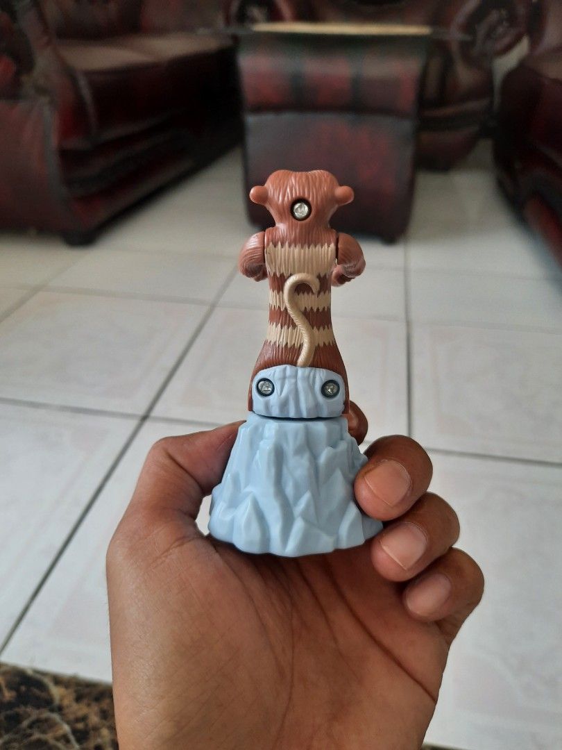 Burgerking toys crash & eddie (ice age 2 the meltdown), Toys & Collectibles, Mainan di Carousell