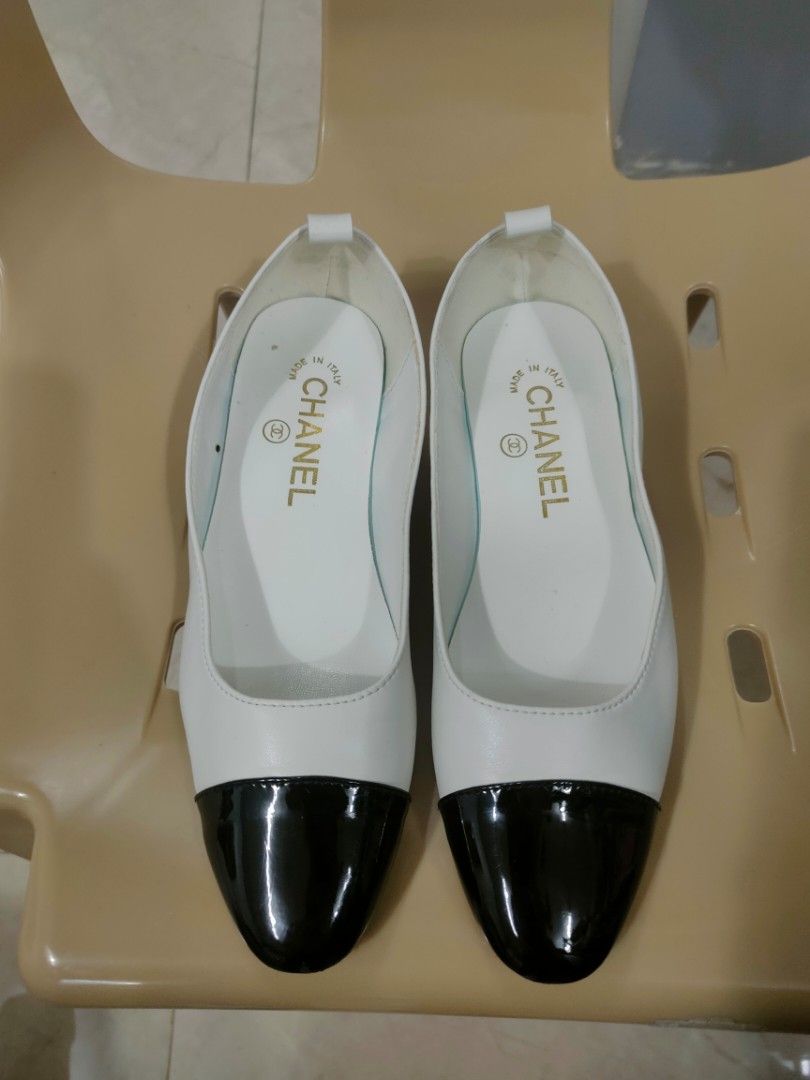 CHANEL WHITE AND BLACK, Women's Fashion, Footwear, Flats & Sandals on