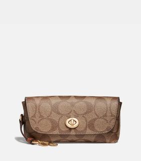(Category: ) located in . Submitted by luxuryforlesser (Listing ID 1208949355, Image 1). Description: .