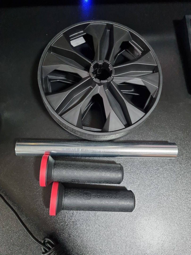 Decathlon ab wheel, Sports Equipment, Exercise & Fitness, Toning