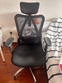 Ergonomic office chair