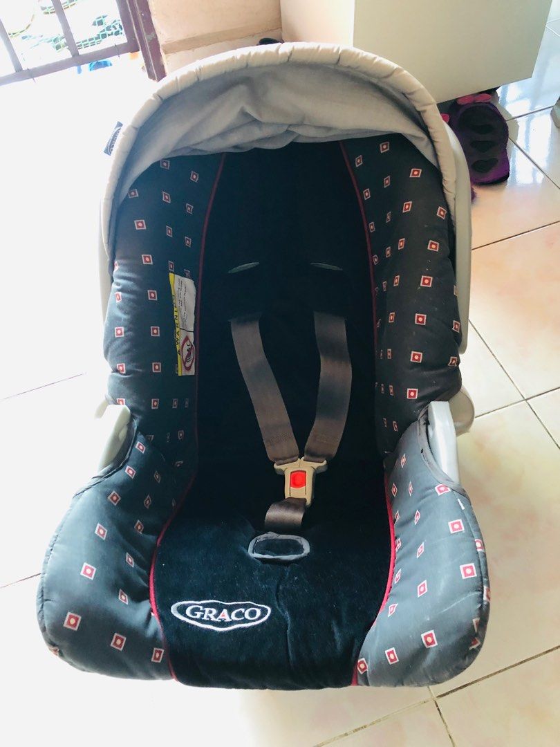 Graco infant carrier, Babies & Kids, Going Out, Carriers & Slings on