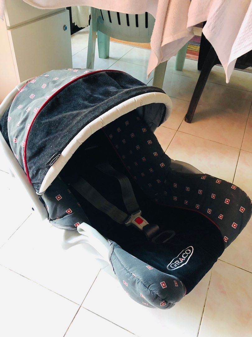 Graco infant carrier, Babies & Kids, Going Out, Carriers & Slings on