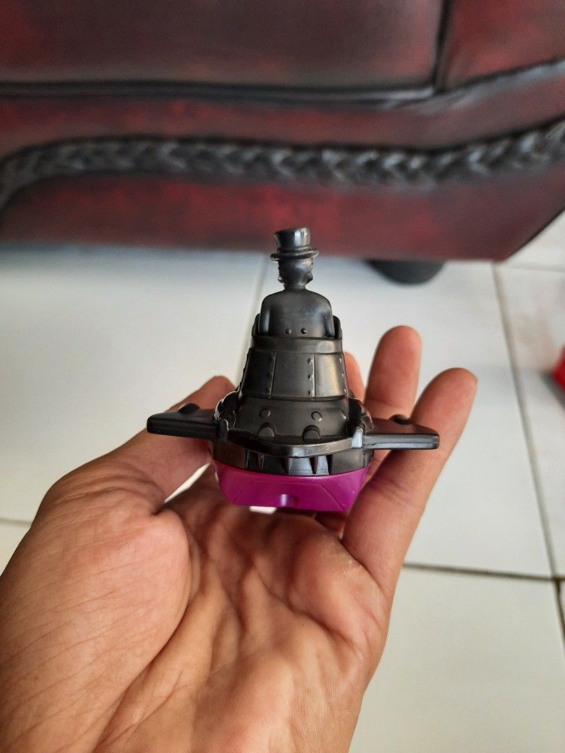 Happy meal penguin submarine (batman), Toys & Collectibles, Mainan di