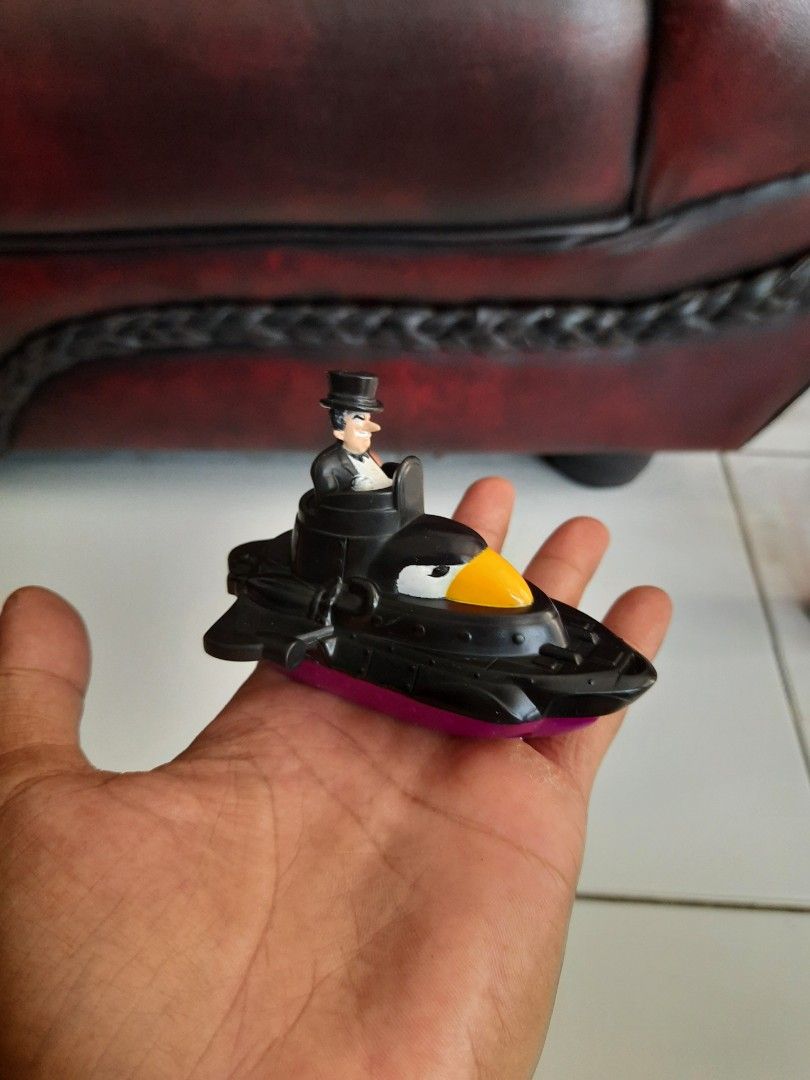 Happy meal penguin submarine (batman), Toys & Collectibles, Mainan di