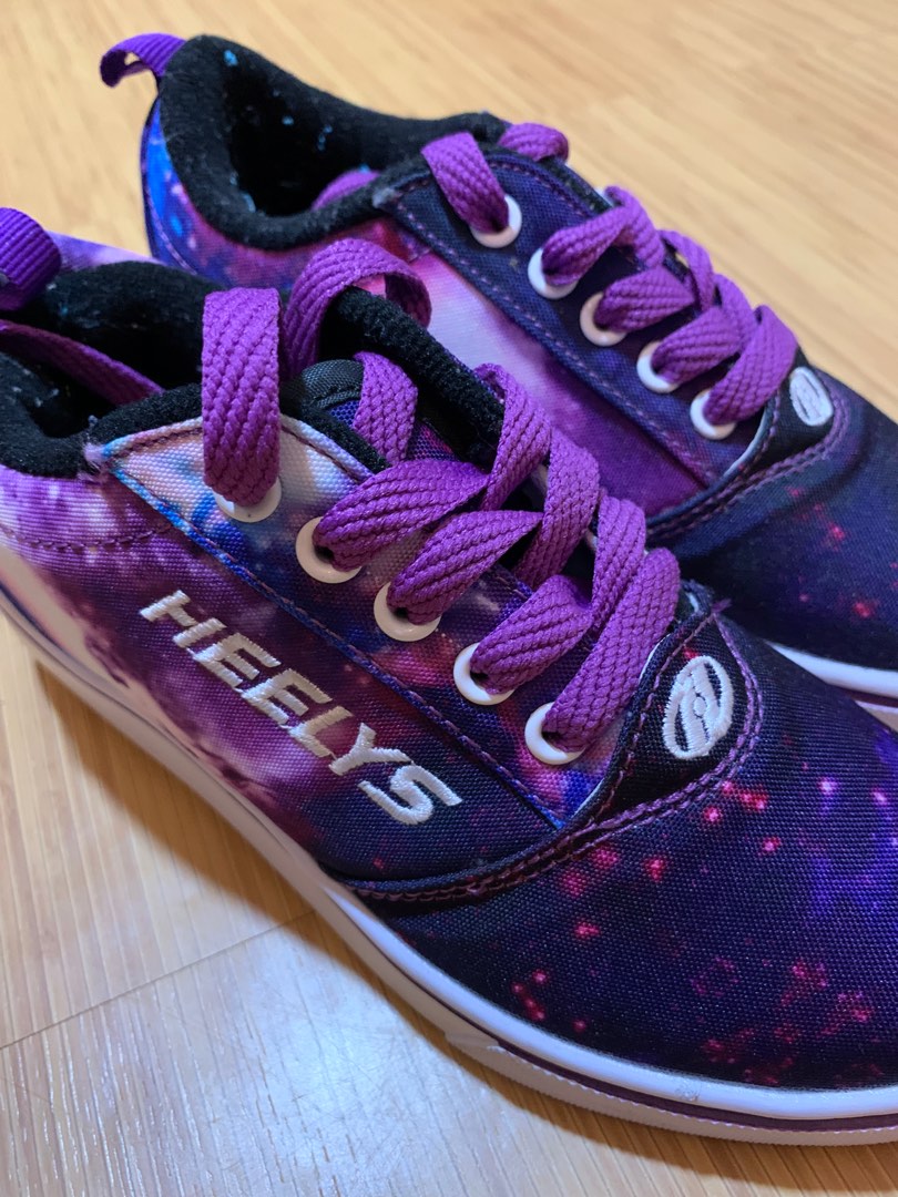 Heelys, Women's Fashion, Footwear, Sneakers on Carousell