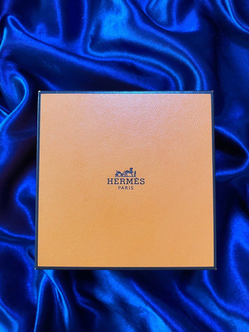HERMES 100% AUTHENTIC Watch For Women (Category: Luxury Watches) located in Quezon City. Submitted by FashionFab (Listing ID 1208957192, Image 2). Description: Complete with box. Used only occasionally. Very Good condition. Location in West Avenue Quezon City. 100% authentic Hermes watch..