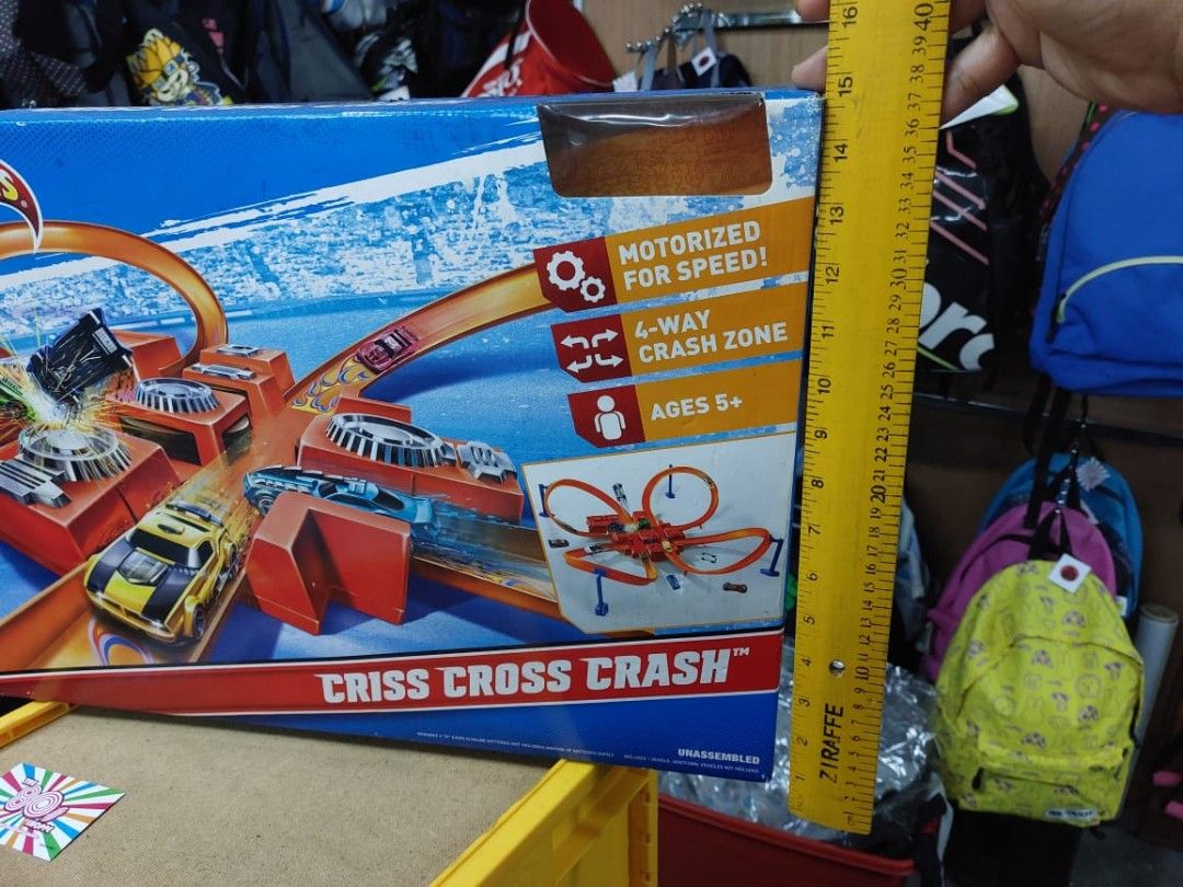 Hot Wheels Criss Cross Crash 2011 Action Track Set, Hobbies & Toys