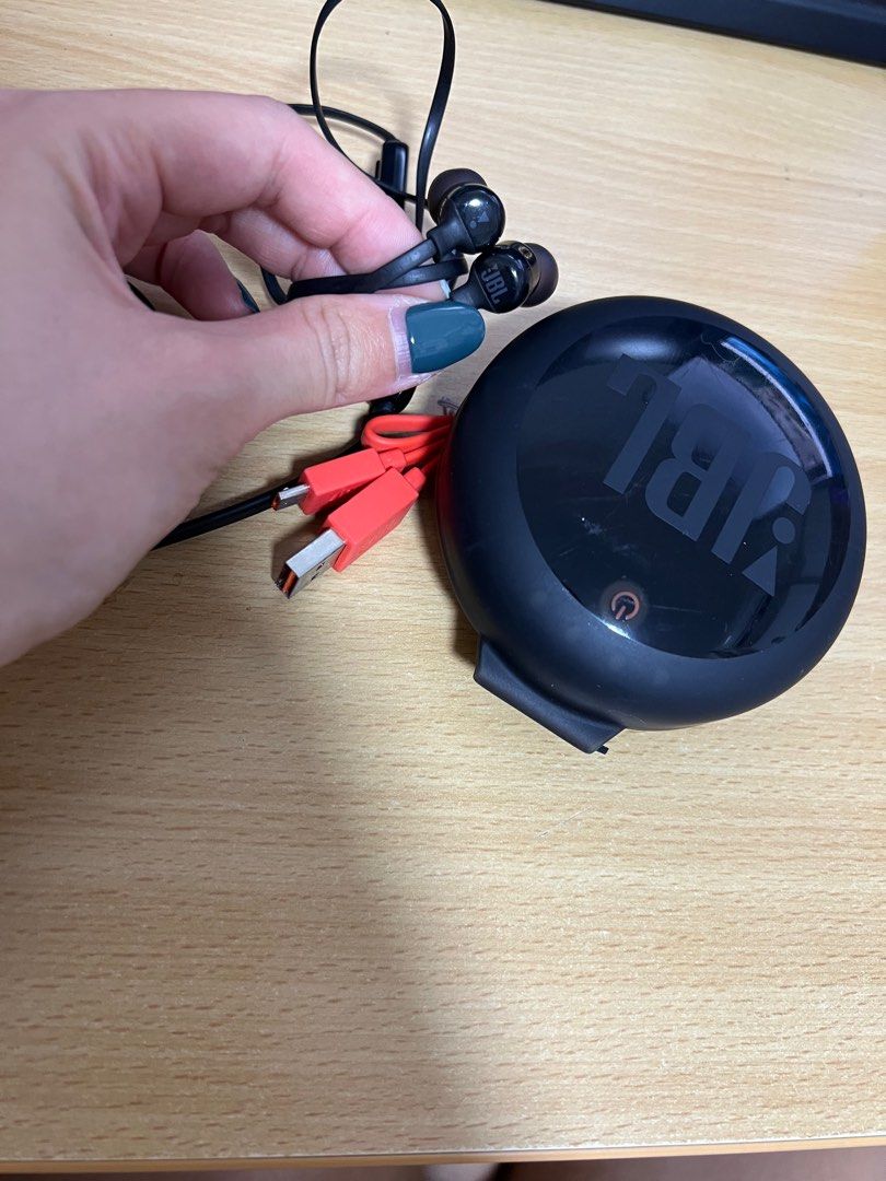 JBL wireless earpiece, Audio, Headphones & Headsets on Carousell