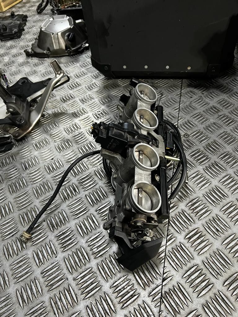 kawasaki z800 throttle body, Motorcycles, Motorcycle Accessories on