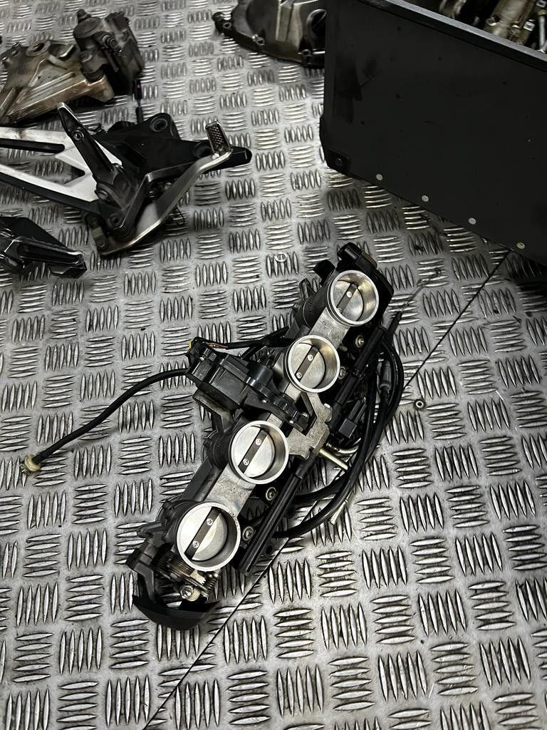 kawasaki z800 throttle body, Motorcycles, Motorcycle Accessories on
