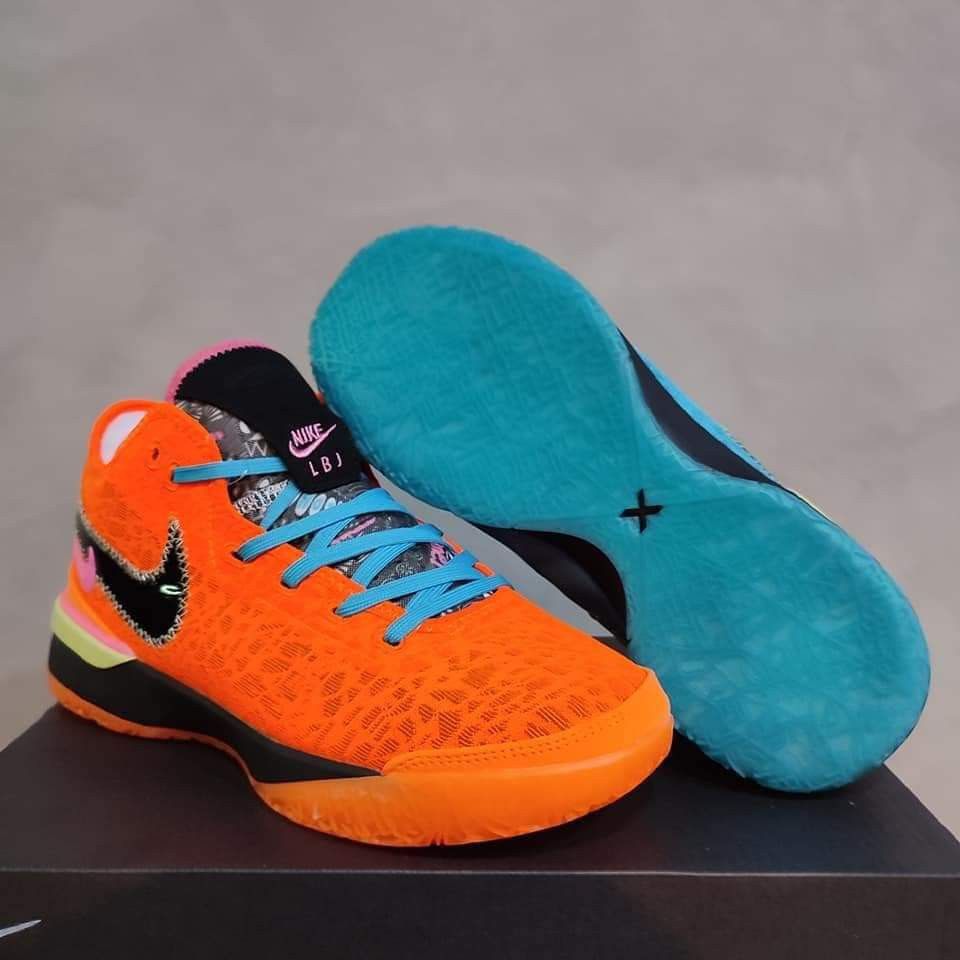 LEBRON 20 MISMATCHED