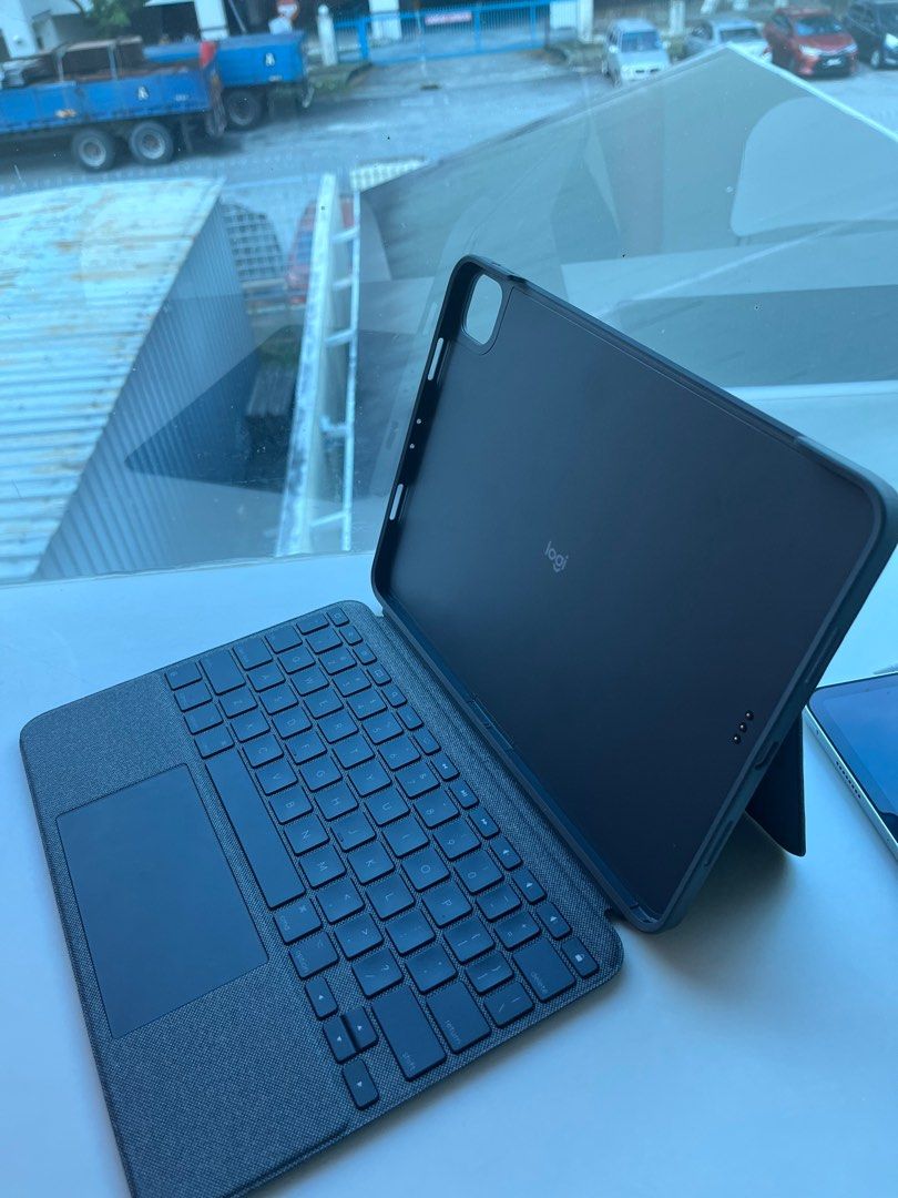 Logitech Combo Touch Keyboard Case for iPad Pro, Computers & Tech