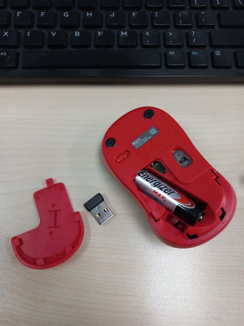 LOGITECH M221 BLUETOOTH MOUSE (Category: Mouse & Mousepads) located in Manila. Submitted by pear_l (Listing ID 1208892993, Image 3). Description: FS: LOGITECH M221 SILENT MOUSE Good as new. Magaan at hindi maingay gamitin. Hindi po halos nagamit. Battery type 1AA.