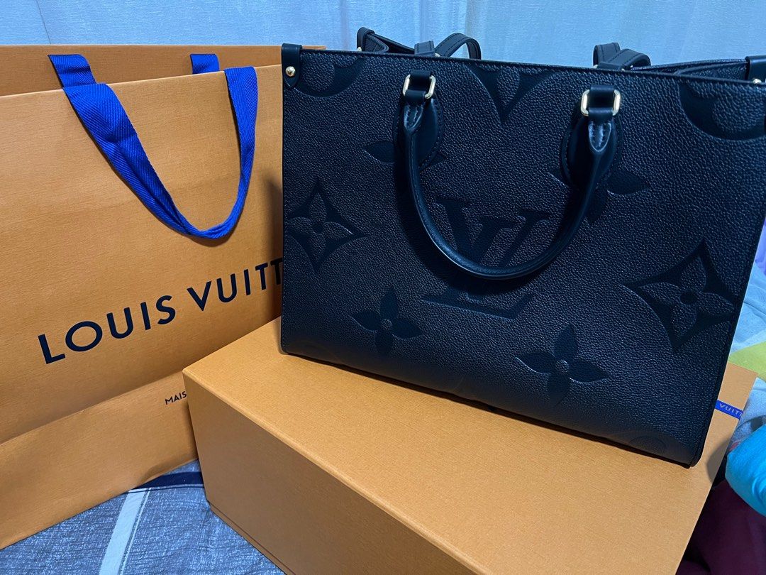 Louis Vuitton Onthego MM Monogram, Women's Fashion, Bags & Wallets, Purses  & Pouches on Carousell