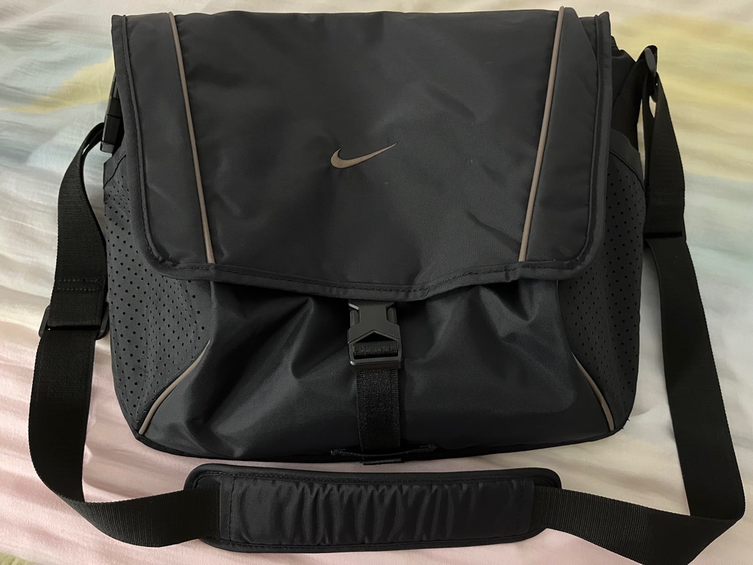 mens nike messenger bag