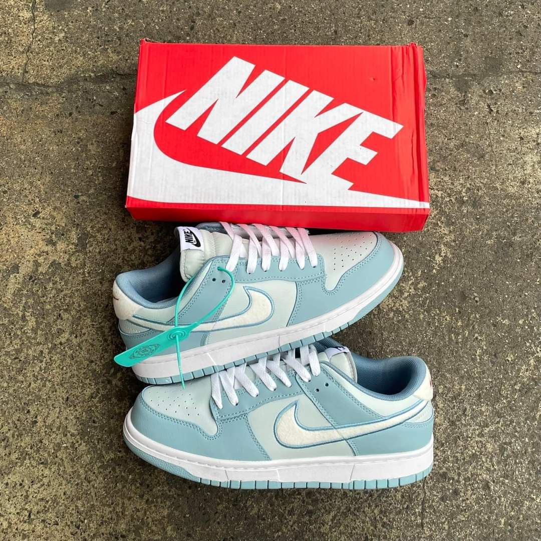 air jordan low white and black