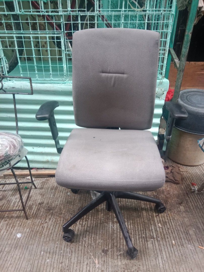 office chair used hevy duty, Furniture & Home Living, Furniture, Chairs