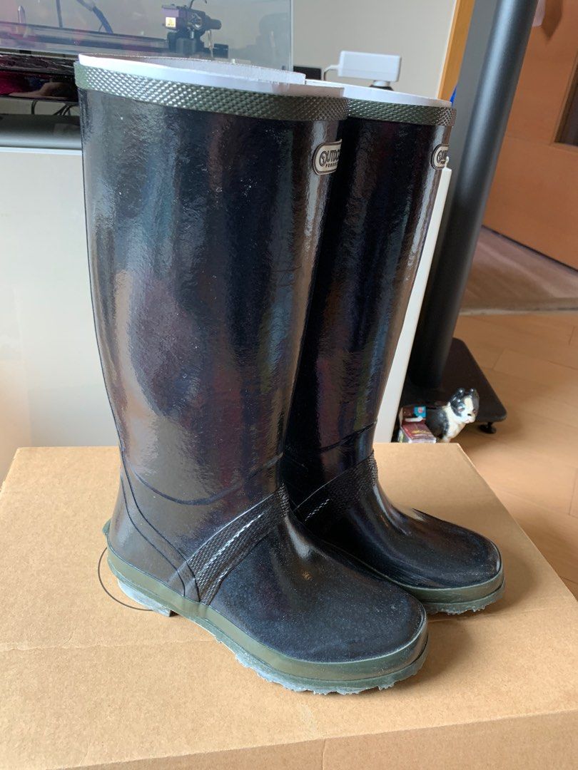 Outdoor rain boots
