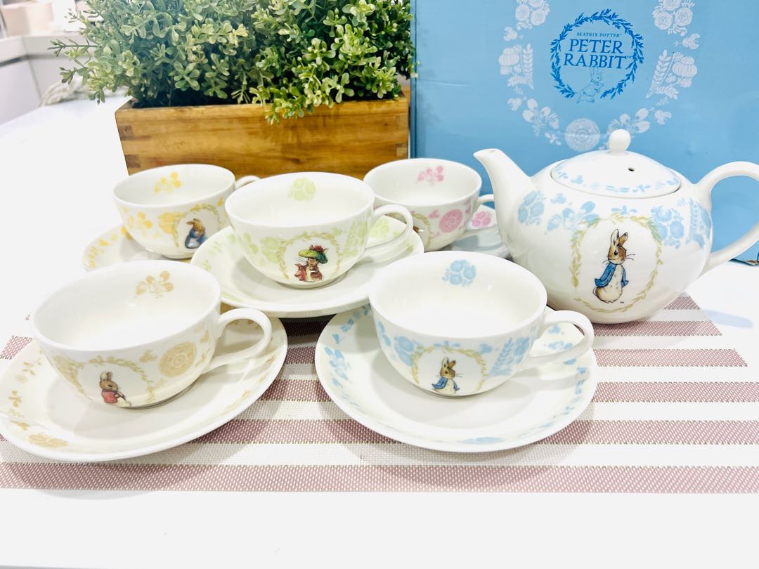 Peter Rabbit teapot set, Furniture & Home Living, Kitchenware