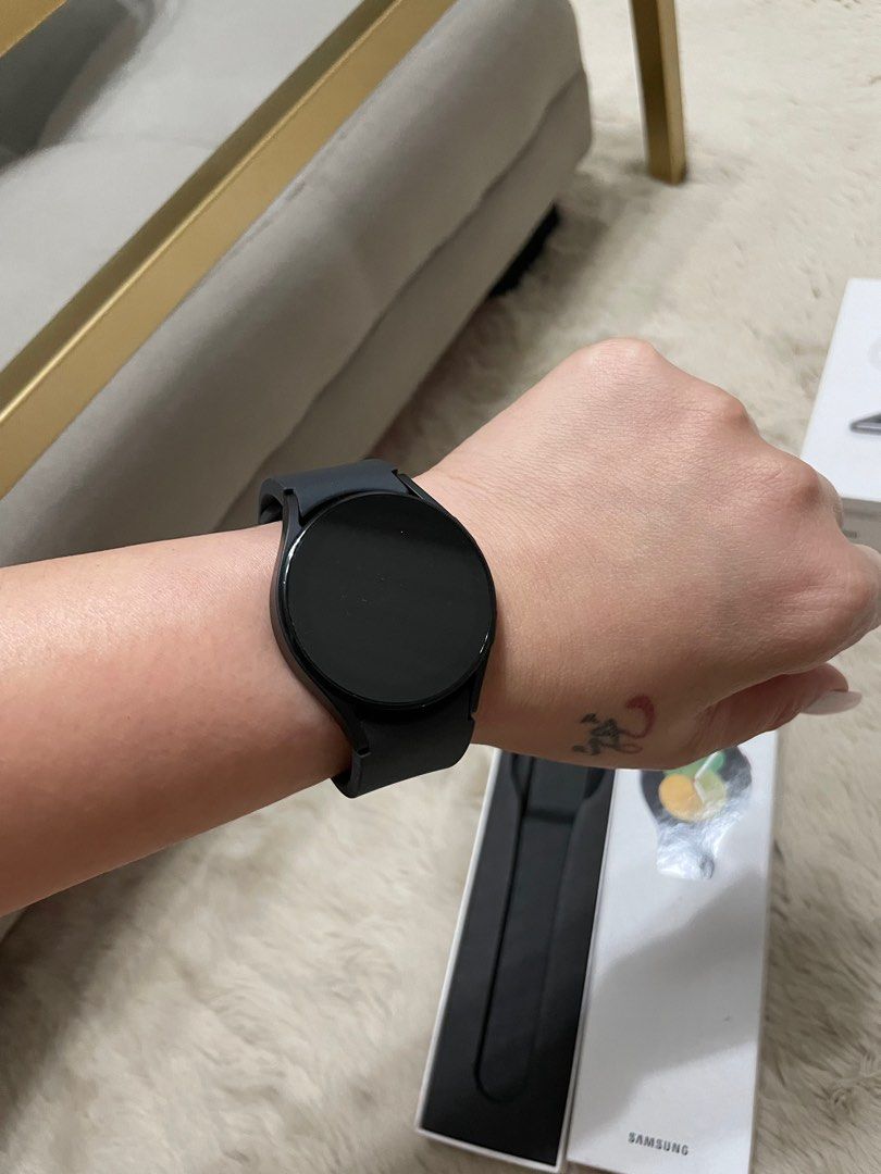 Samsung Galaxy Watch 5 (Category: Women's Watches) located in Bulacan. Submitted by vanitrix (Listing ID 1209031125, Image 2). Description: purchased last October 2022, complete with receipt. .