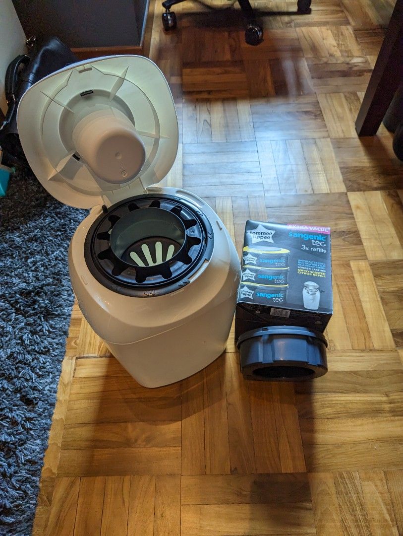 Sangenic Tommy Tippee Diaper Bin and Refills, Babies & Kids, Bathing