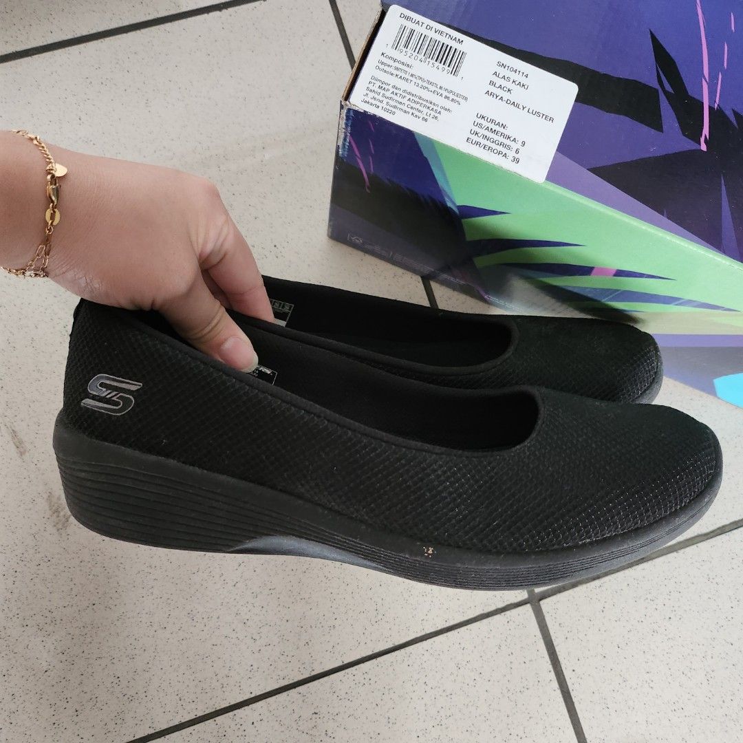 Sepatu slip sales on wanita skechers