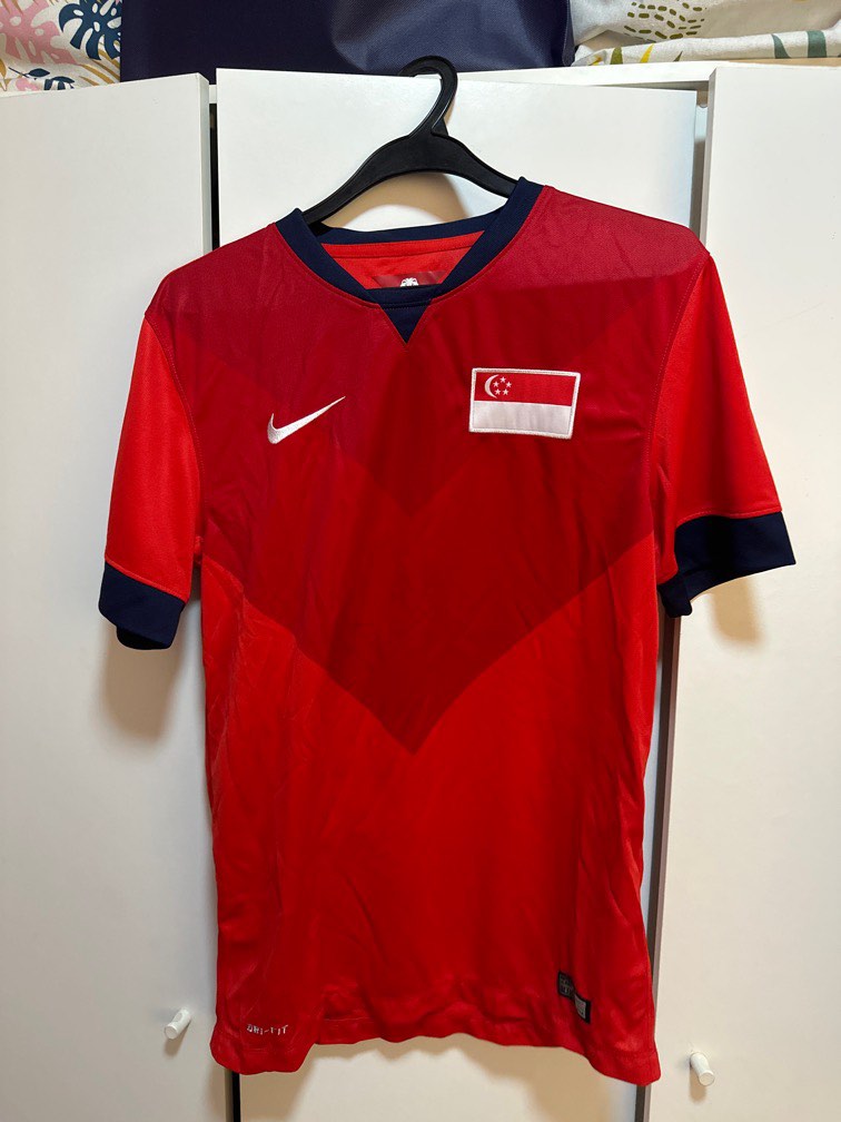 Singapore Home Jersey, Men\'s Fashion, Activewear on Carousell