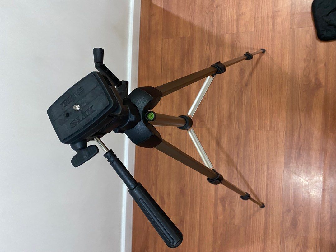 Slik F153 Lightweight Aluminum Tripod with 3Way Panhead, Photography