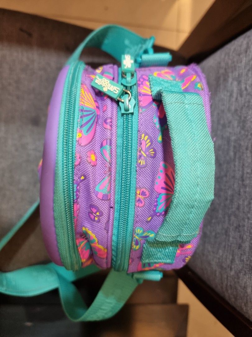 SMIGGLE HARDTOP LUNCH BOX WITH STRAP, Hobbies & Toys, Stationary