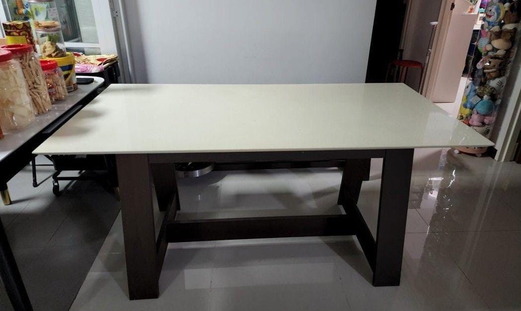 Solid Dining Table (Category: Tables & Sets) located in Singapore. Submitted by khim.terence (Listing ID 1208890596, Image 1). Description: Well use dining table to go.
