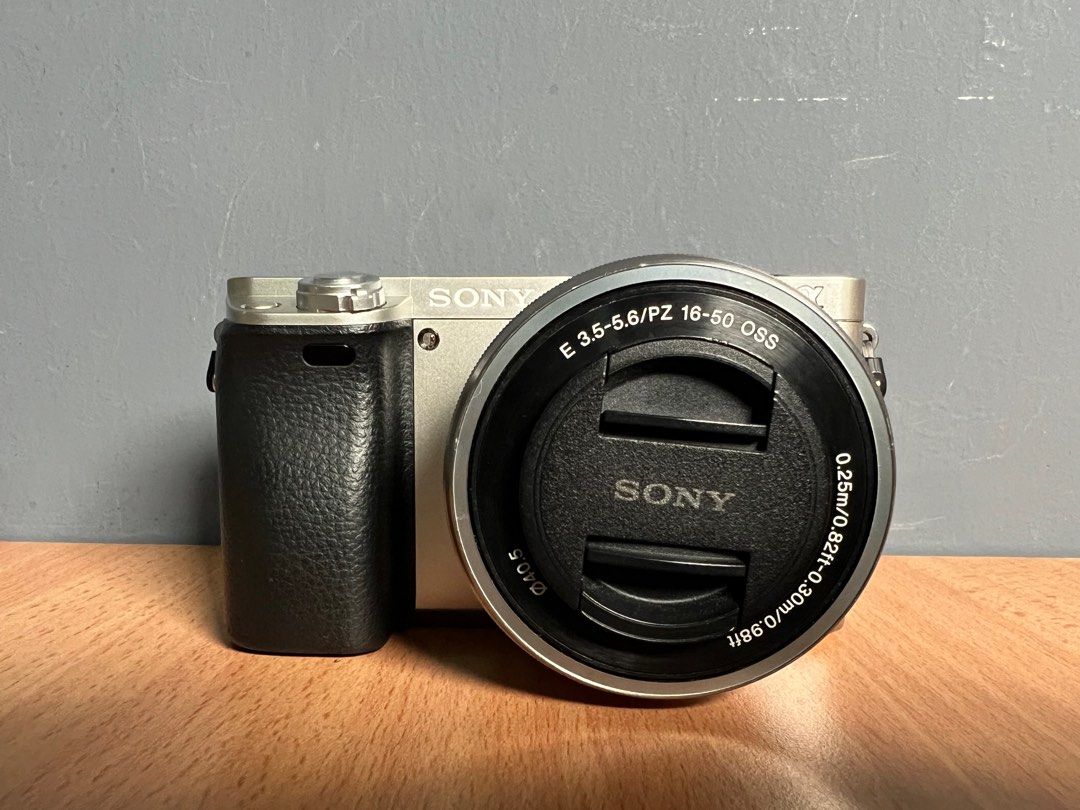 Sony A6000 + 1650mm OSS kit len with condition 99.9, Shutter count 4k