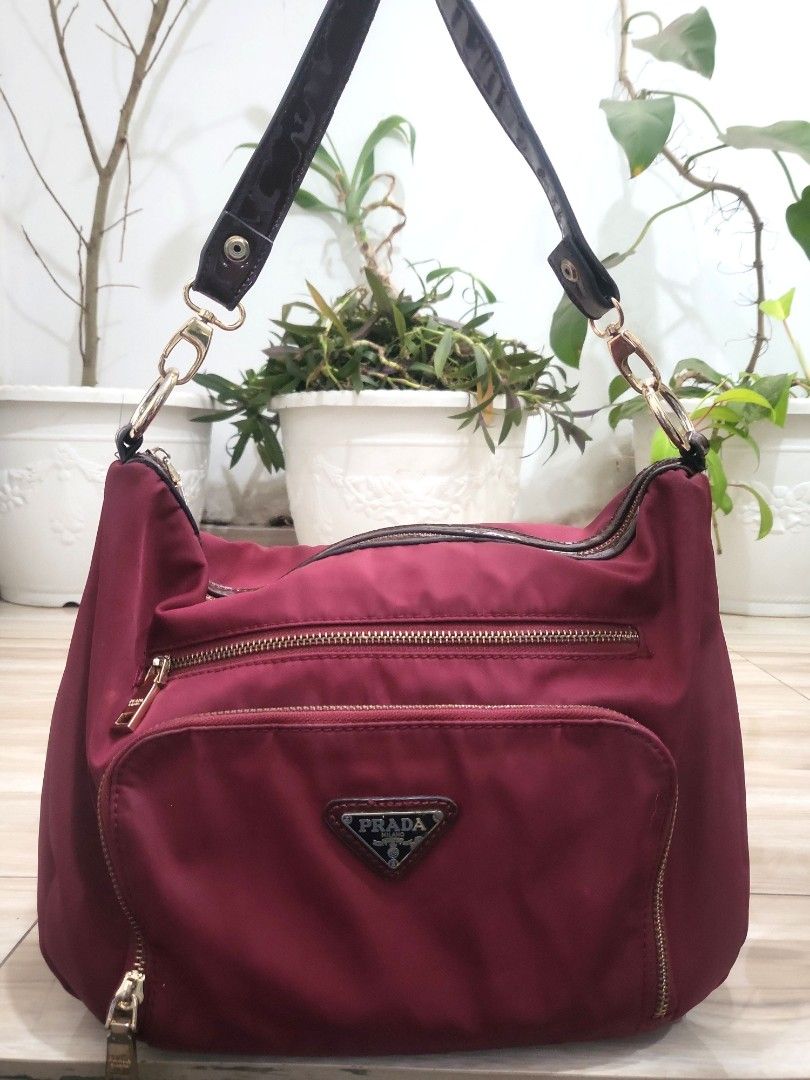Tas bahan nylon merah tua