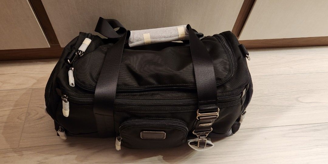 TUMI Maxwell Gym Bag, Men's Fashion, Bags, Sling Bags on Carousell