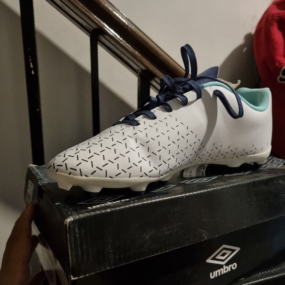 umbro flyknit sports shoes