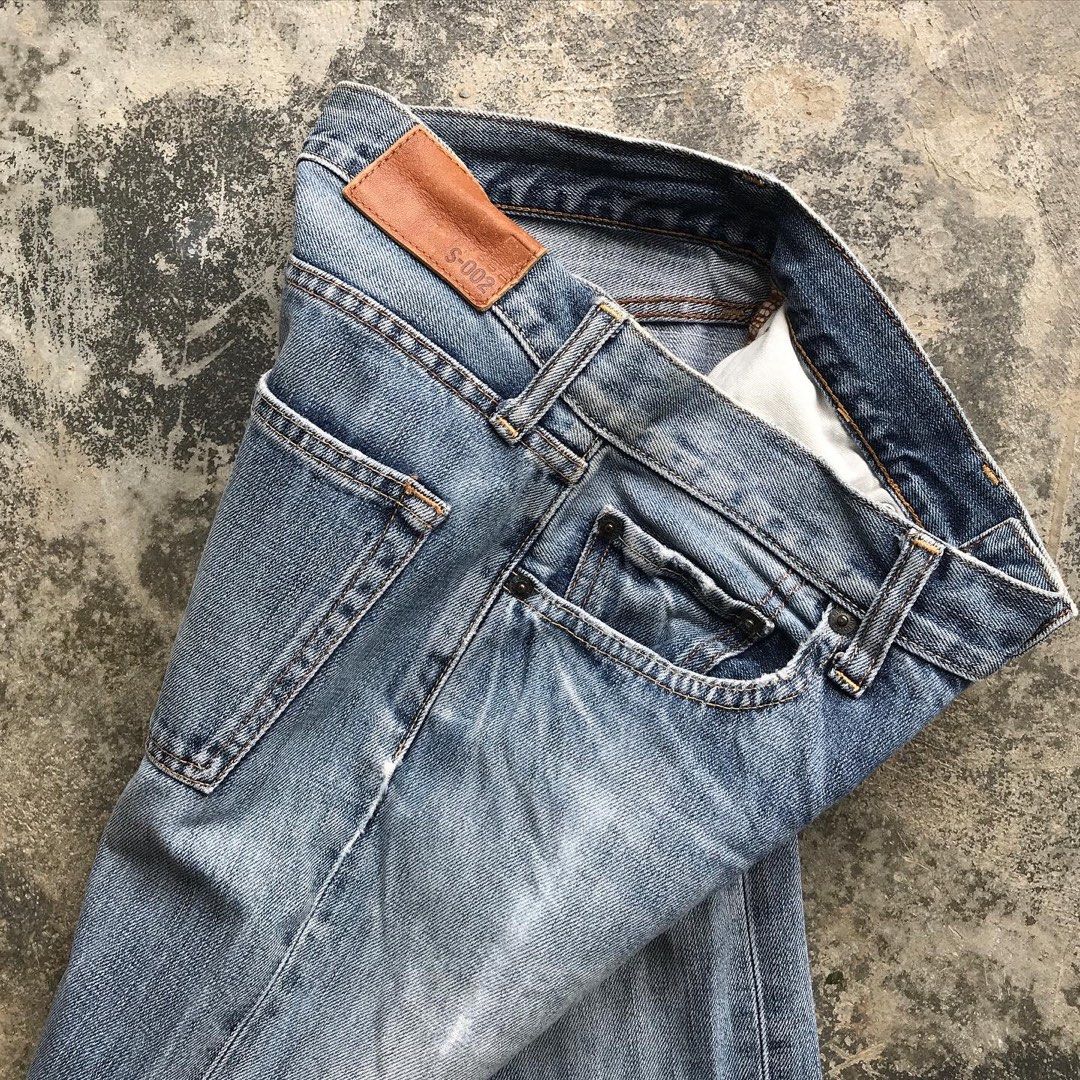 Uniqlo Straight Cutting Jeans, Men's Fashion, Bottoms, Jeans on Carousell