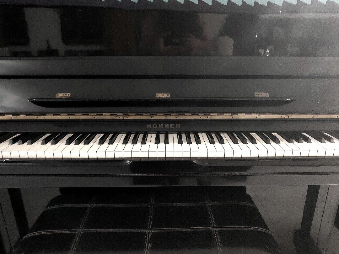 Upright Piano Hohner HP 118
