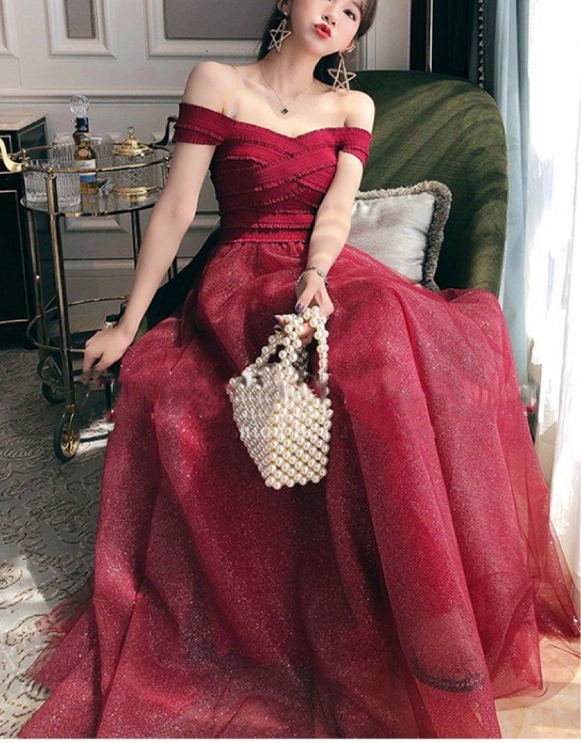 Off shoulder elegant gown hotsell