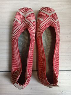 Woven fabric pumps