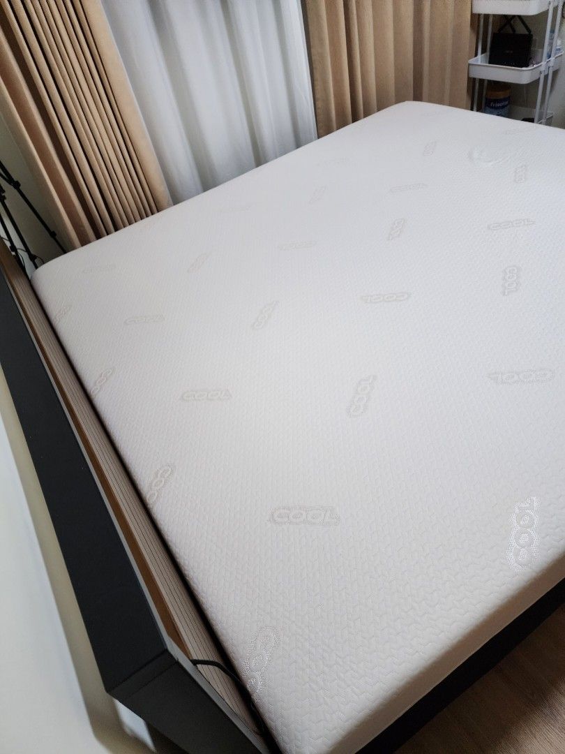 ZINUS King size cool latex hybrid pocketed spring mattress, Furniture & Home Living, Furniture