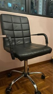 2 Swivel chairs